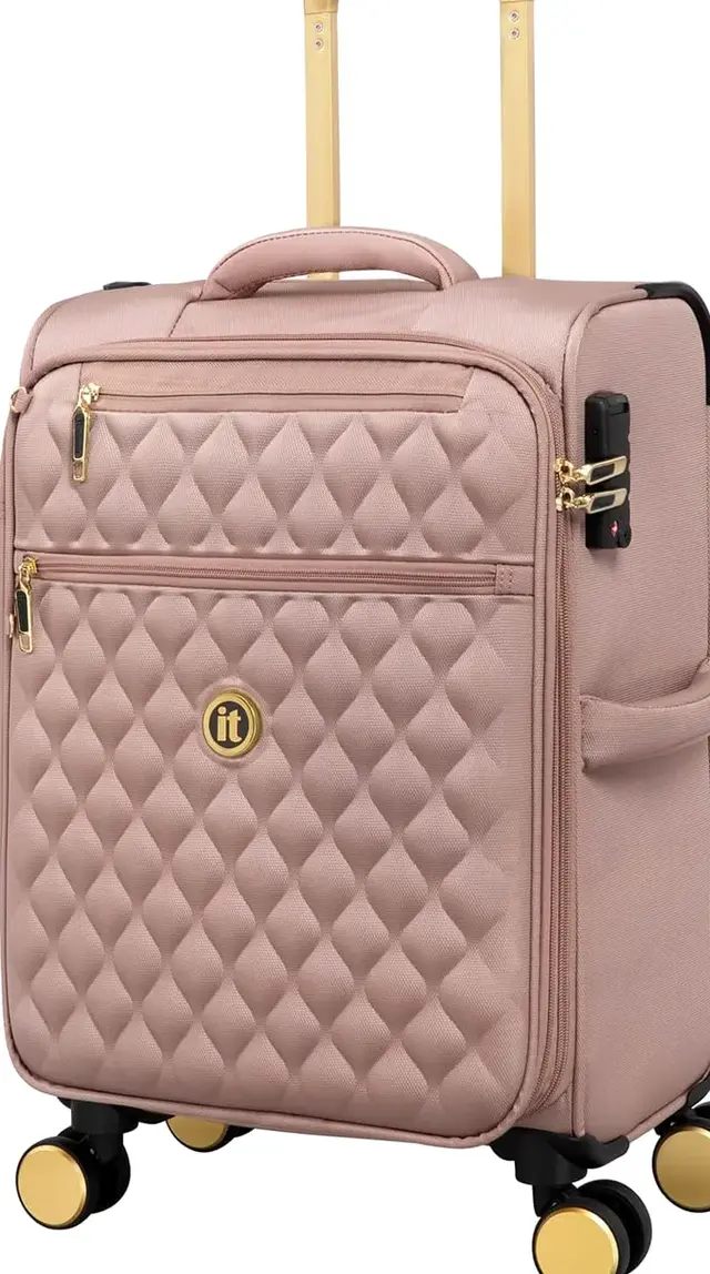 it luggage Compartment 22-Inch Softside Spinner - best lightweight luggage